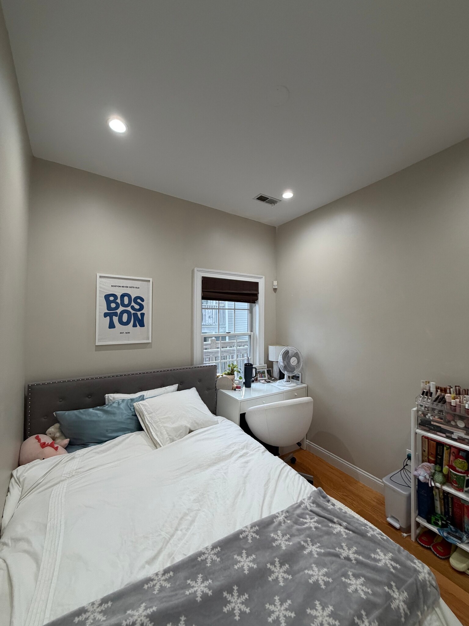 Building Photo - 261 W 2nd St