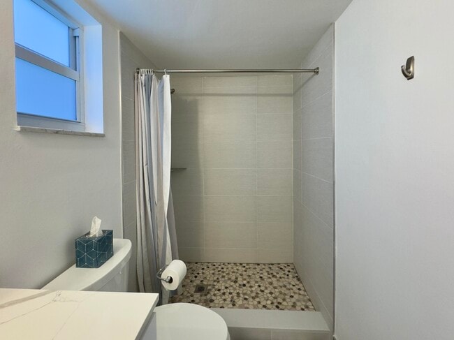 Building Photo - 2811 Garden Dr S
