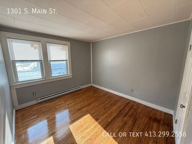 Building Photo - 1301 S Main St