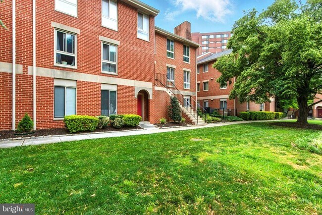 Building Photo - 508 S Charles St