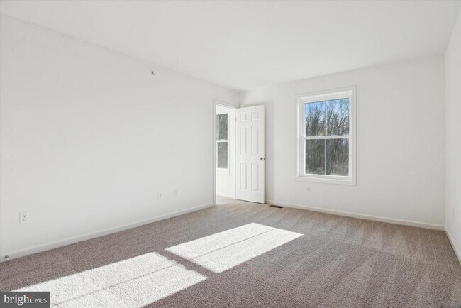 Building Photo - 114 Silversmith Rd