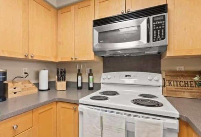 Building Photo - 92-1498 Aliinui Dr