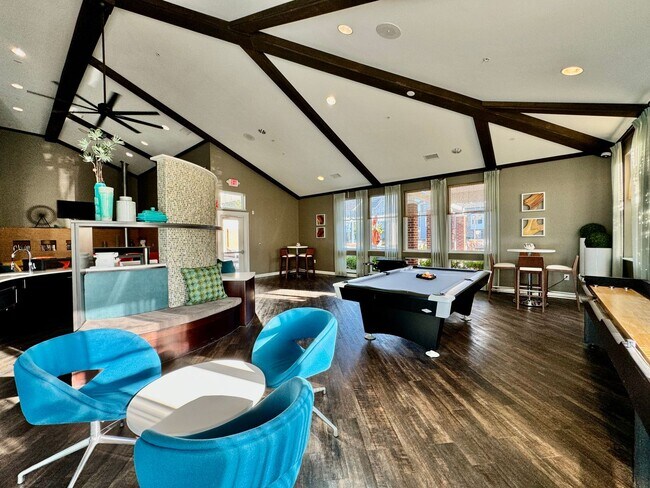 Building Photo - Available 07-08-26! Townhouse w/Garage - Pet Friendly - All Appliances Convey!