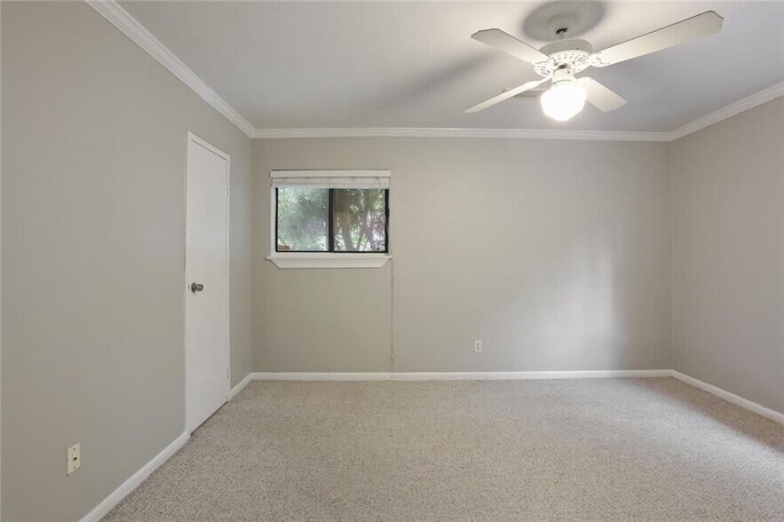Building Photo - 880 Glendale Terrace NE