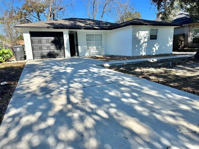 Building Photo - 3605 Barberry Dr