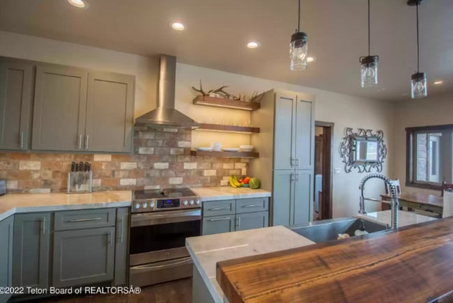 Building Photo - Stunning Seasonal Rental on 5.18 Acres – B...