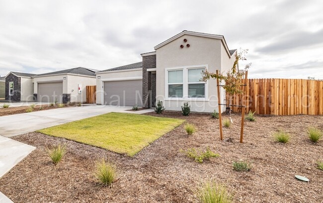 Building Photo - 4 Bedroom/2 Bath Home with Paid Solar in the Southwest - $2545 Per Month!