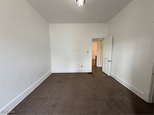 Building Photo - 317 12th St NE