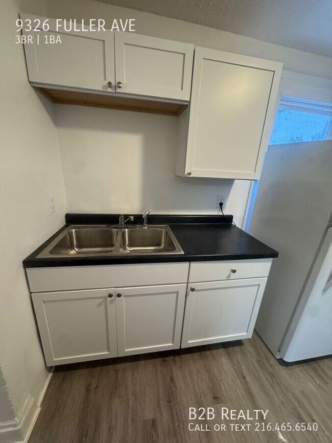 Building Photo - 9326 Fuller Ave