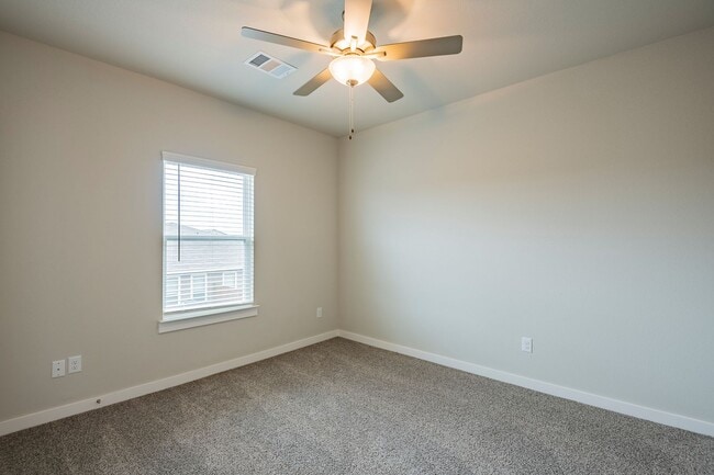 Building Photo - AVAILABLE NOW! GORGEOUS 4 BEDROOM DUPLEX LOCATED IN MIDLOTHIAN ISD!