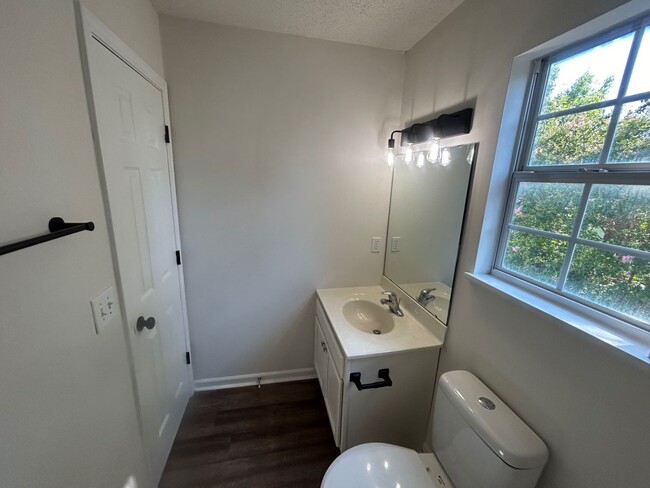 Building Photo - 3-bedroom, 2.5-bathroom two-story home located in the desirable Gatewood Communities!