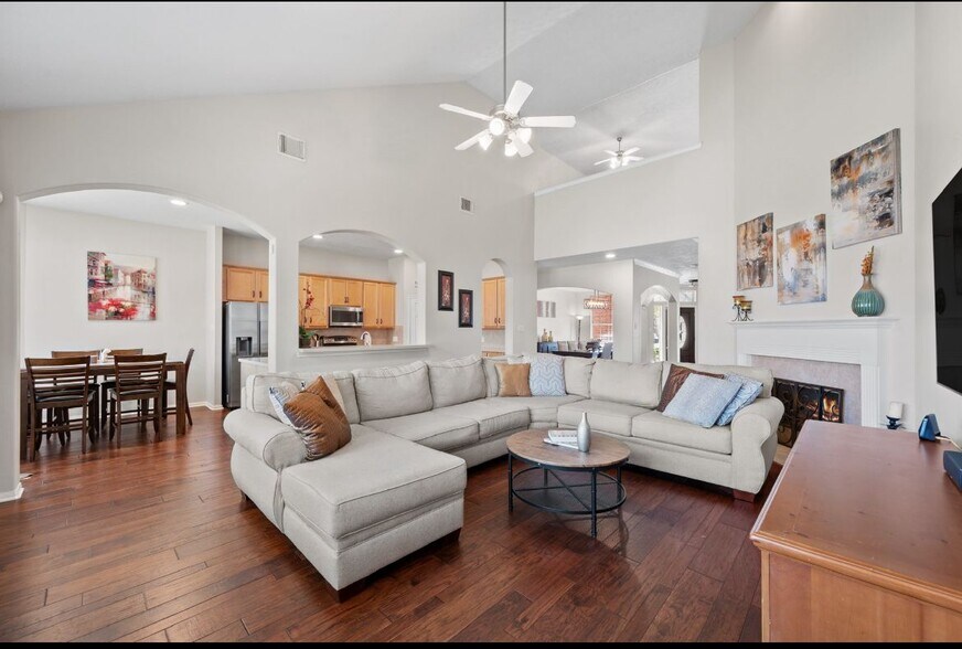 Building Photo - 17310 Scotts Bluff Ct