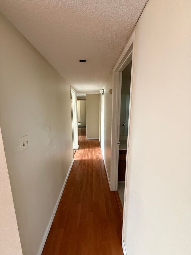 Building Photo - Spacious 4-Bedroom Home in Northeast Bakersfield