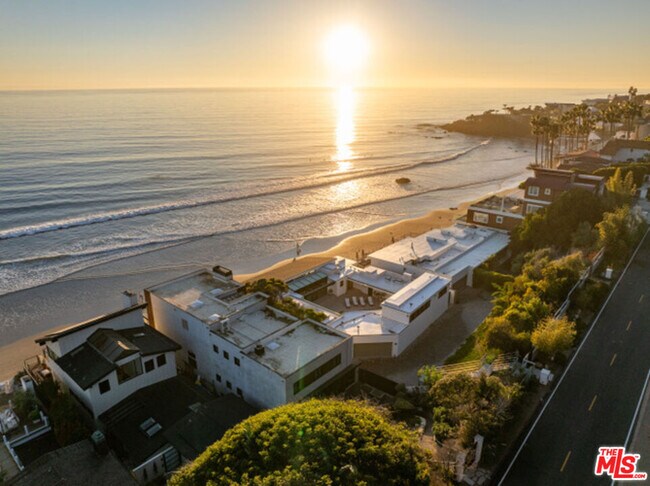 Building Photo - 31376 Broad Beach Rd