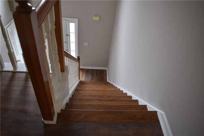 Building Photo - 610 Durham Ridge Dr NW