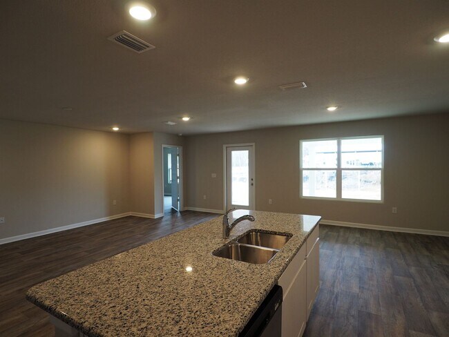 Building Photo - 7421 Brompton Dr