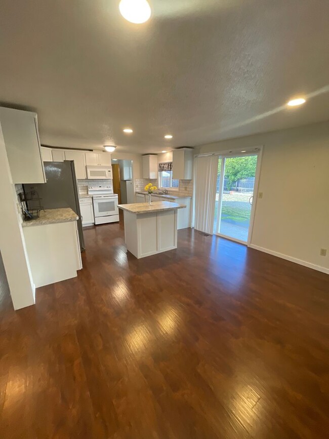 Building Photo - Newly remodeled rare four bedroom home wit...