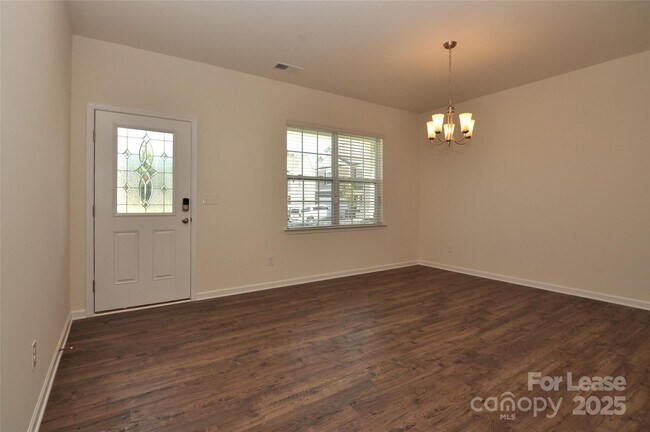 Building Photo - 180 King William Dr