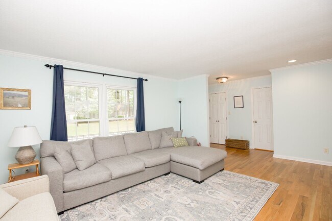Building Photo - Spacious 3 Bedroom Home in Fayetteville, N...