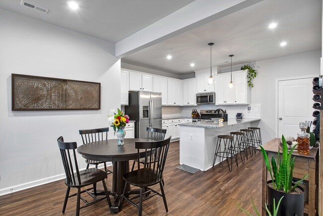 Building Photo - Modern 3-bedroom, 2.5-bath Townhouse!