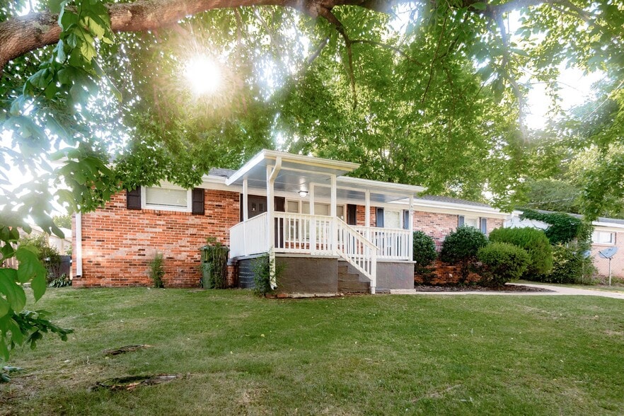 Building Photo - 609 Marguerite Dr NW