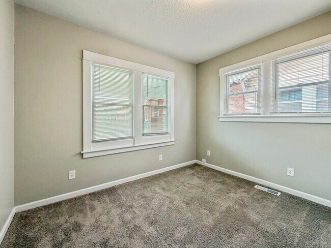 Building Photo - 823 S 38th St