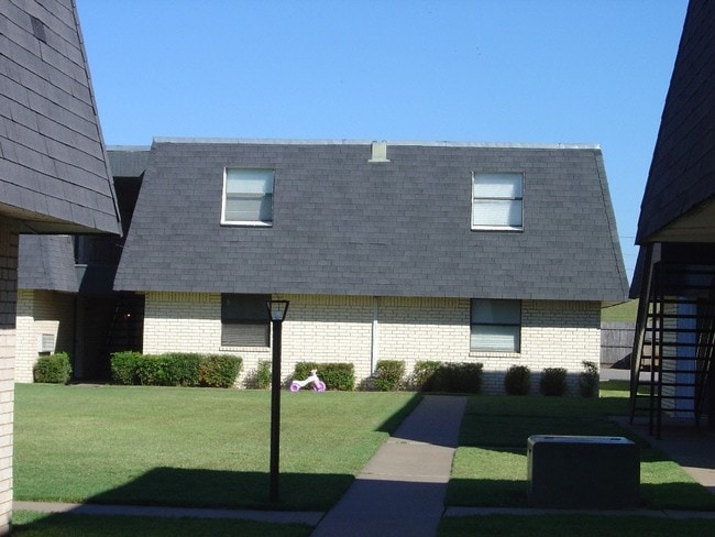 Primary Photo - Green West Apartments