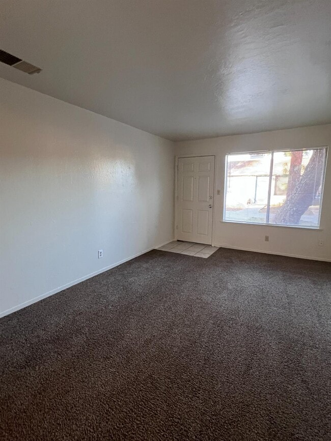 Building Photo - 481 Minnewawa Ave