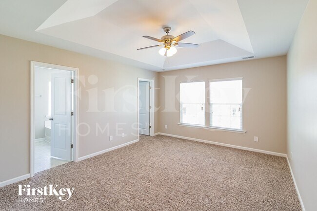 Building Photo - 772 Redbud Ln