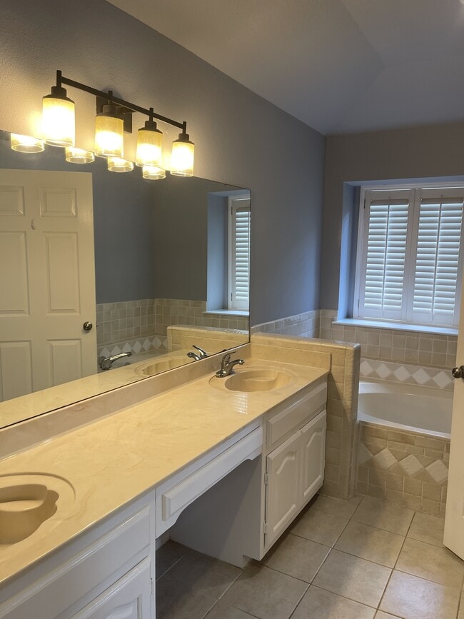 Building Photo - 25118 Flaming Arrow