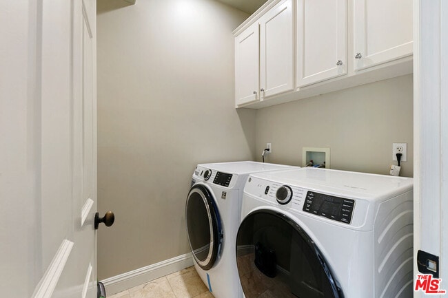 Building Photo - 28905 W Beach Ln