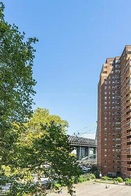 Building Photo - 570 Grand St