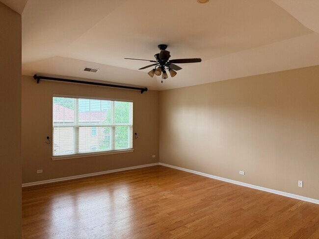 Building Photo - 1873 Crenshaw Cir
