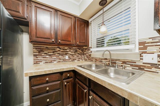 Building Photo - 2937 Larry Dr