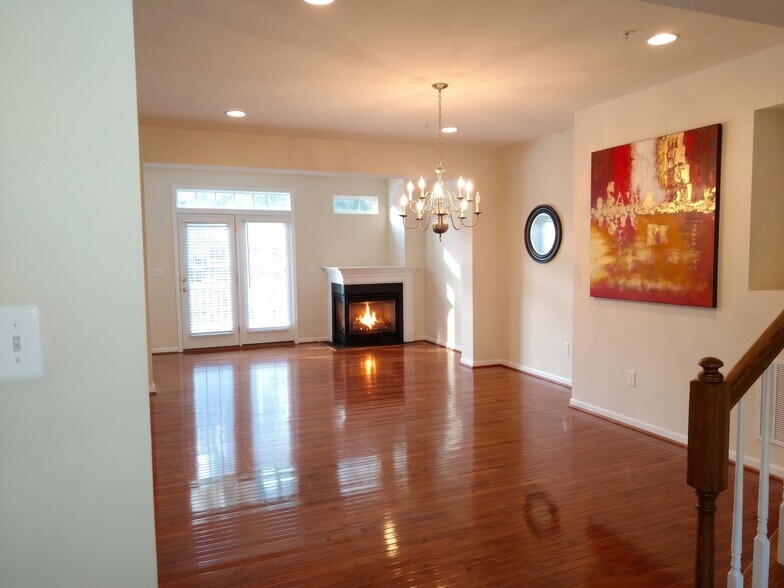 Building Photo - 4255 Talmadge Cir