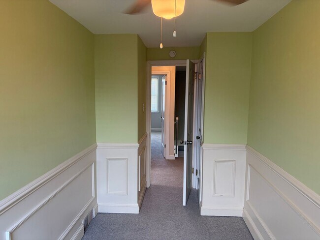 Building Photo - Well Maintained Brick Rowhome in Spring Mill Section of Clifton Heights Is Now Available for Lease