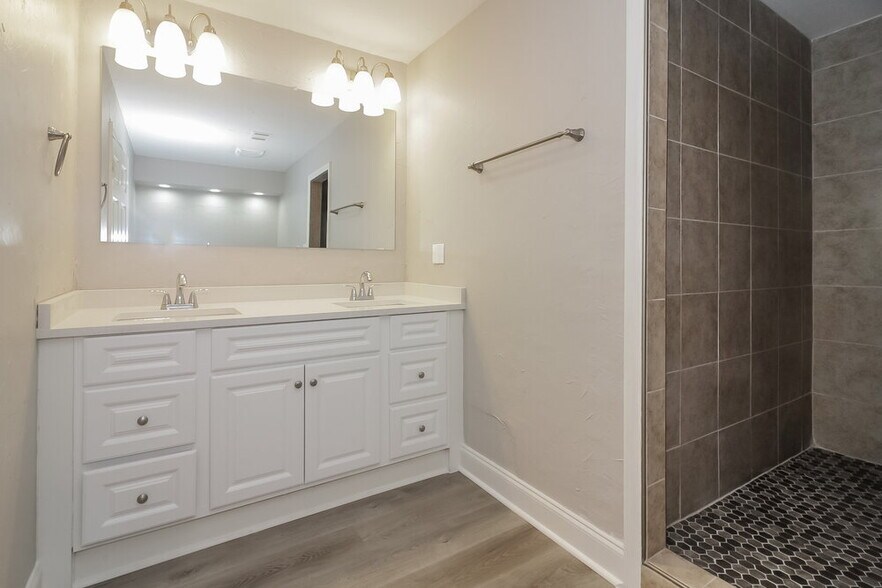 Building Photo - 795 Carianne Cove