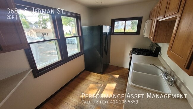Building Photo - 3681 S Herman St