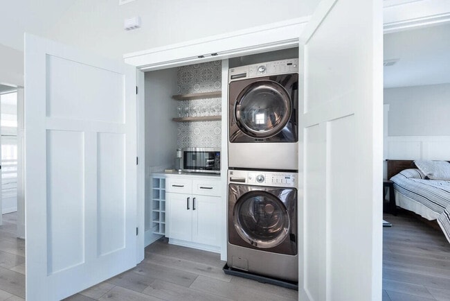 Building Photo - 122 Williams St