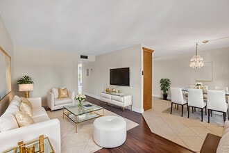 Building Photo - 2048 Newcastle A