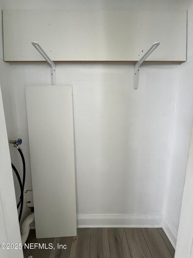 Building Photo - 1789 River Rd