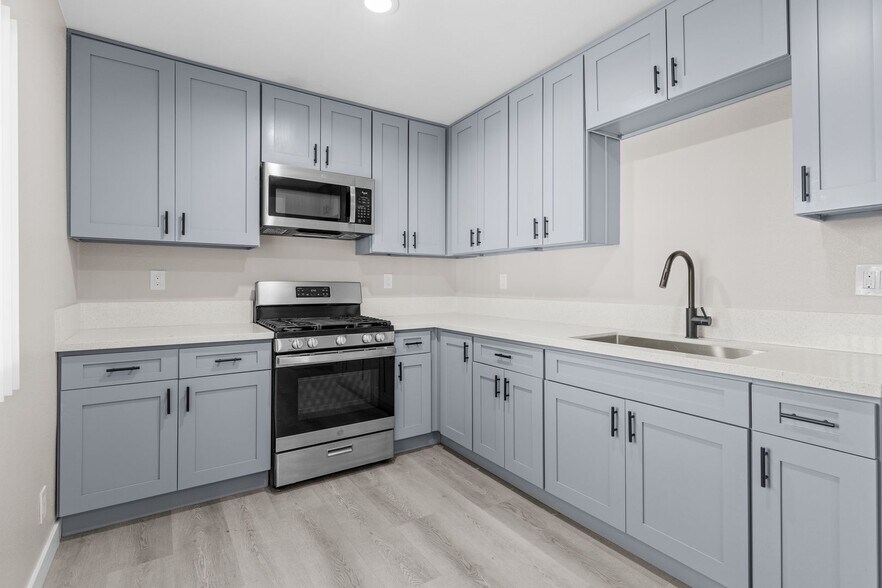 Building Photo - 113 S Lillie Ave