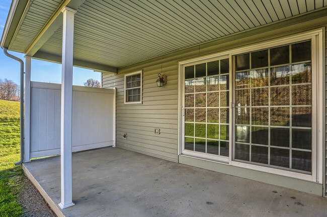 Building Photo - 12 Lismore Pl