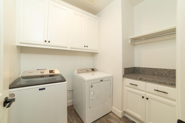 Building Photo - Newly Built 3/2.5 Woodside Home In Riverstone