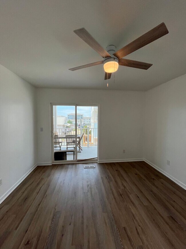Building Photo - 1503 Carolina Beach Ave N