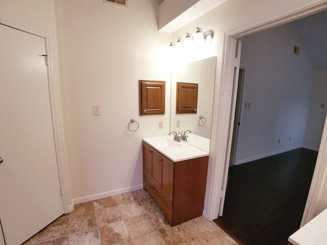 Building Photo - 2111 Echo Ridge