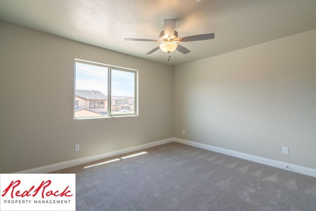 Building Photo - 4 Bedroom, 2.5 Bathroom Townhome in Hurric...