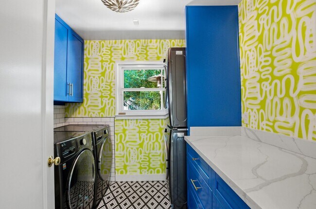 Building Photo - FULLY FURNISHED EXECUTIVE PHOENIX COUNTRY CLUB HOME IN GATED COMMUNITY