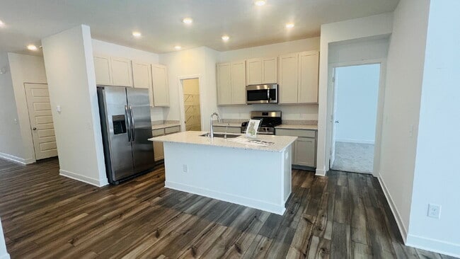 Building Photo - "Charming 3-Bedroom Home with 2 Full Baths in Picturesque Danville – 1,673 Sq Ft of Comfort Awaits!"