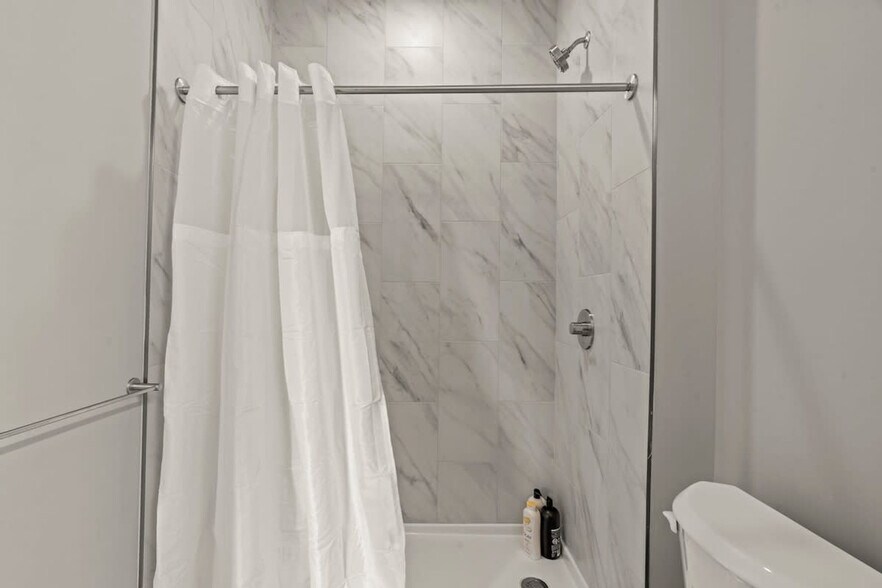 Building Photo - 916 N Delaware Ave